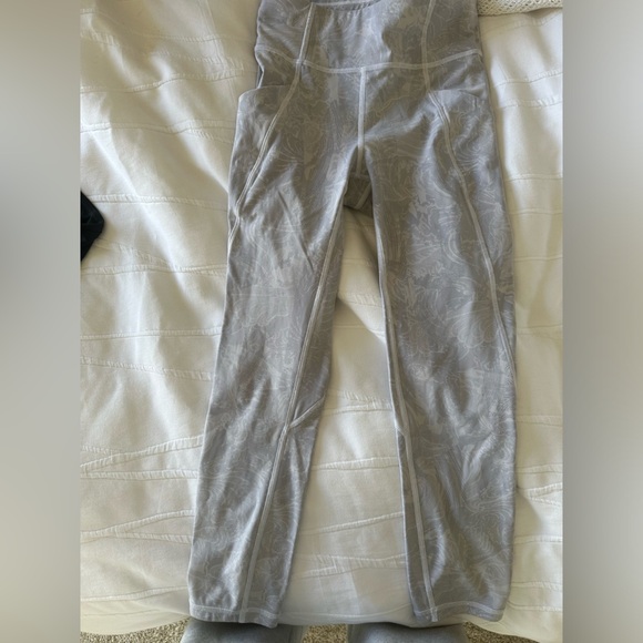 Lululemon Fast and free crop leggings. Size 4 - Picture 1 of 3